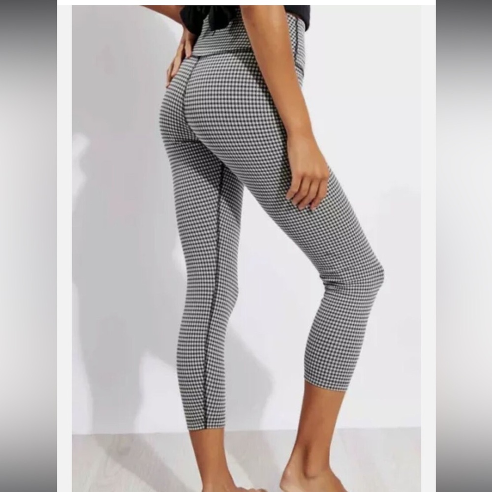 NIKE YOGA CROP HIGH WAISTED GINGHAM LEGGINGS